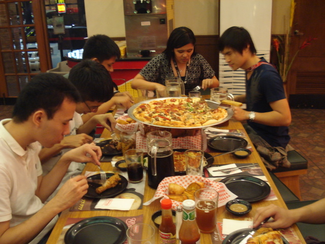 Shakey's Monster Meal Deal (photo c/o Nelvin)